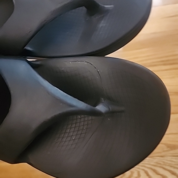 Oofos Oolala Wedge Thong Sandals - Picture 8 of 8